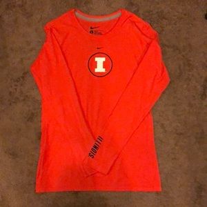 ⭐️Iilini Nike Slim-Fit Long sleeve Tee⭐️